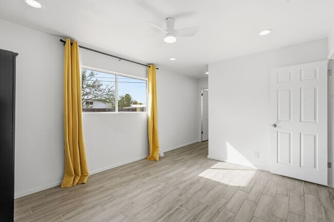 Building Photo - Pending/ Rented - Spacious 3-Bed, 2-Bath East Tucson Home with Large Yard & Open Layout