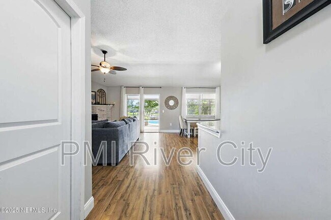 Building Photo - 2320 Locustwood Ct