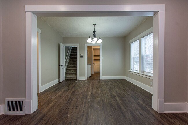 Building Photo - 3 Bedroom / 2 Bath Home with Garage off 45th and Leavenworth!