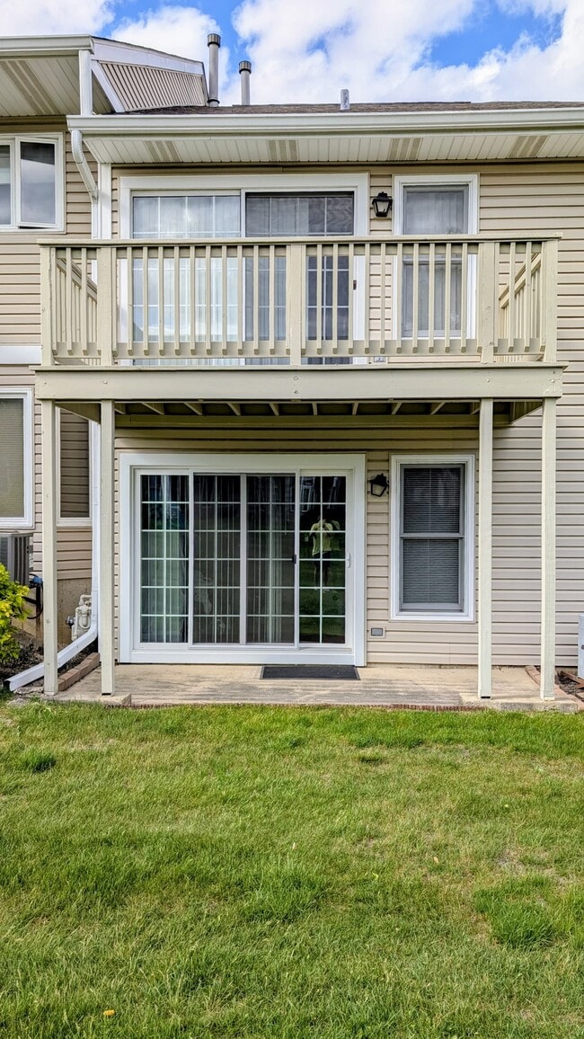 Building Photo - 1851 Fox Run Dr