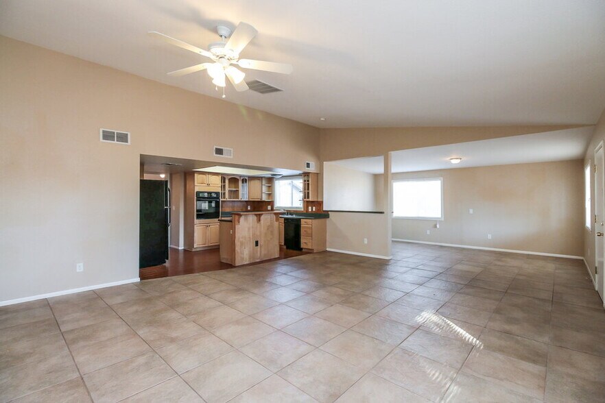 Building Photo - 119 S Cottonwood St