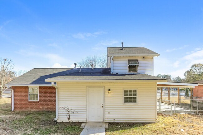 Building Photo - 5299 Sharon St