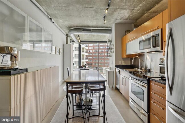 Building Photo - 1133 14th St NW