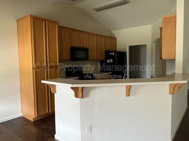 Building Photo - 2073 Solis St