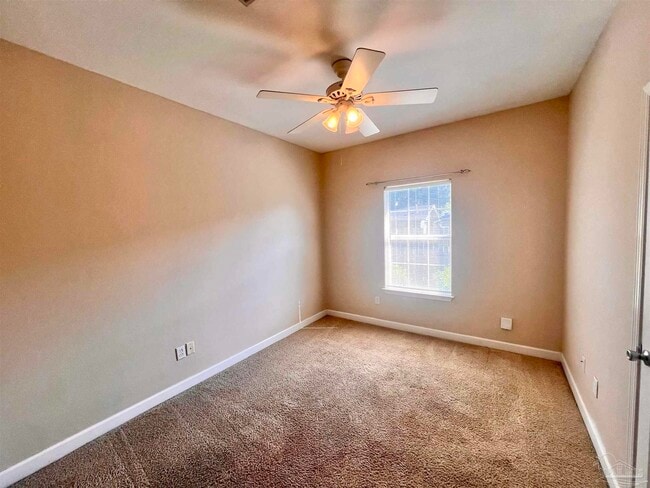 Building Photo - 100 S H St