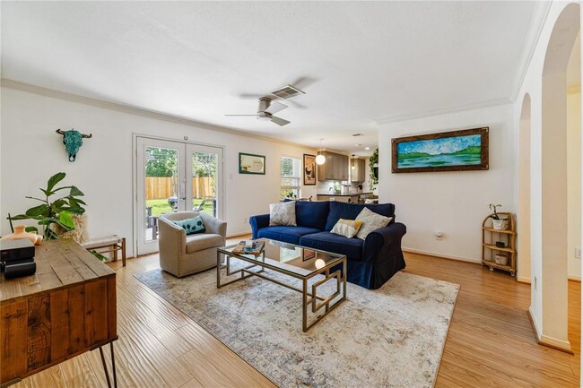 Building Photo - 5823 Duxbury St