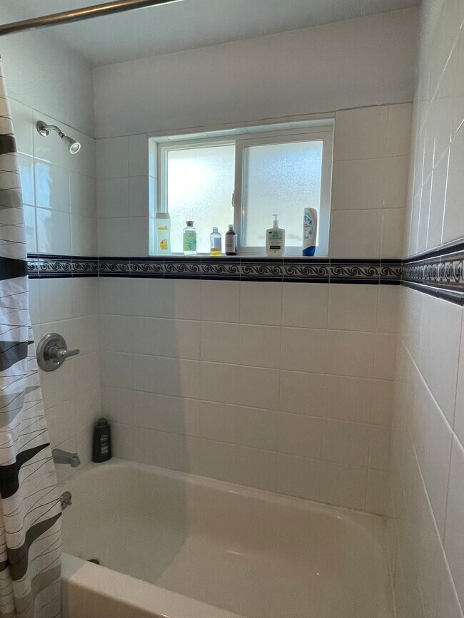 Bathroom 2 - 1410 33rd St