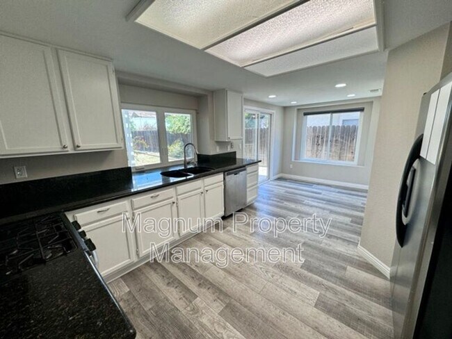 Building Photo - 39739 Creative Dr