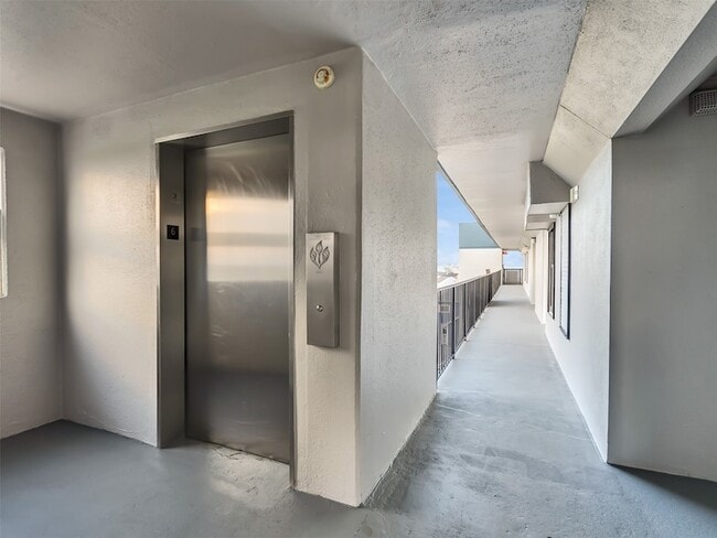 Building Photo - 11945 Termini-San Luis Pass Rd