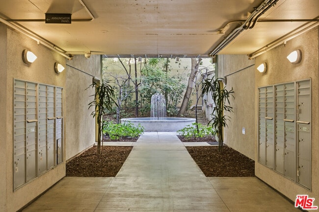 Building Photo - 1130 Flower St