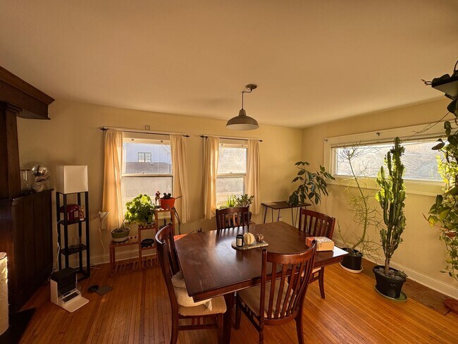 Building Photo - 3910-3912 Thomas Ave South