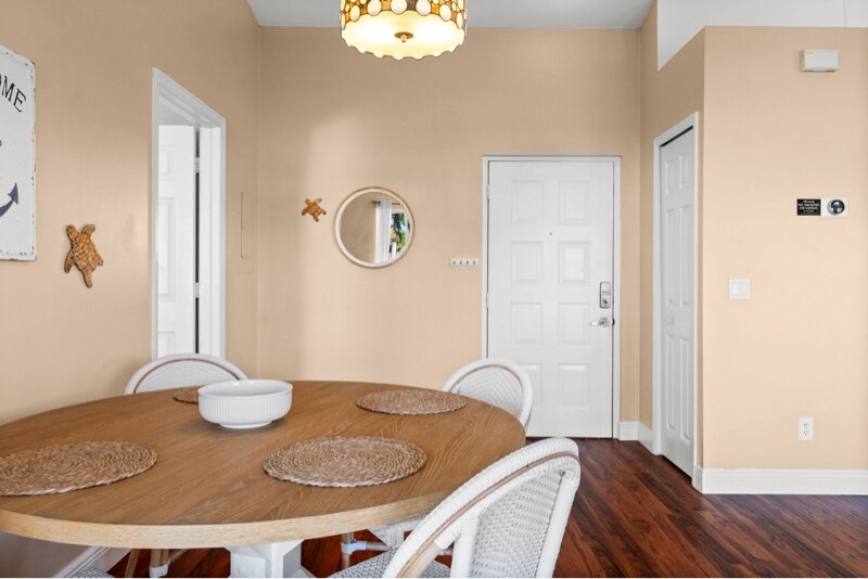 Building Photo - 5420 Chiquita Blvd S