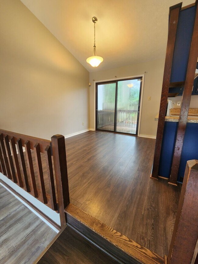 Building Photo - Town home for rent