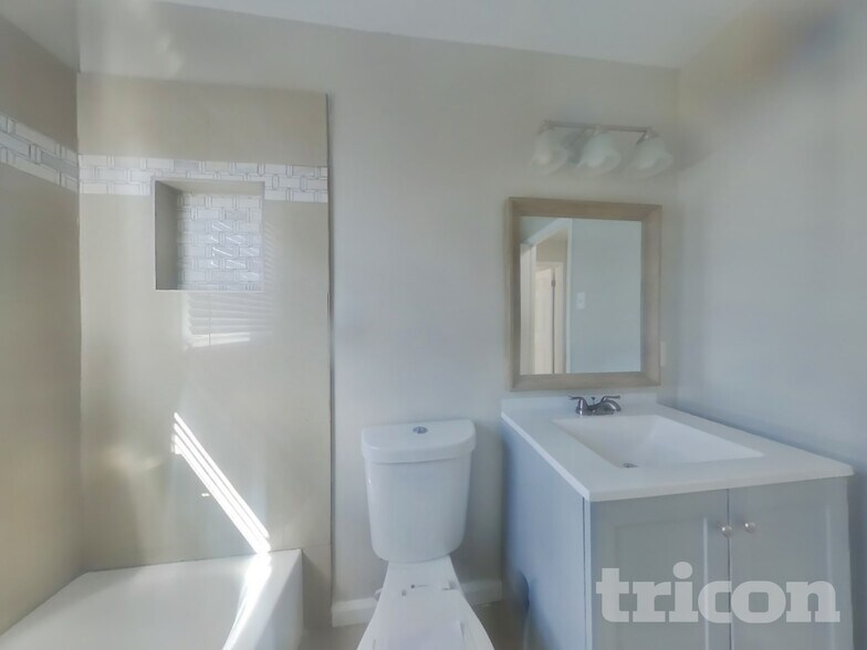 Building Photo - 7700 Mane Ln