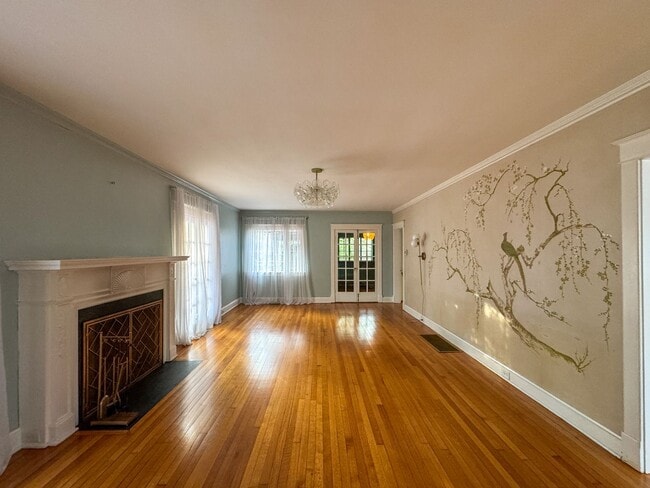 Building Photo - Stunning 4 Bed 4 Bath Haymount Home