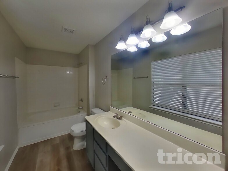 Building Photo - 6007 Ferrysage Dr