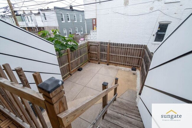 Building Photo - 442 N Linwood Ave