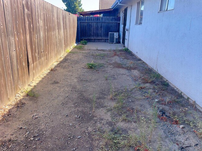 Building Photo - 302 Lovell Way