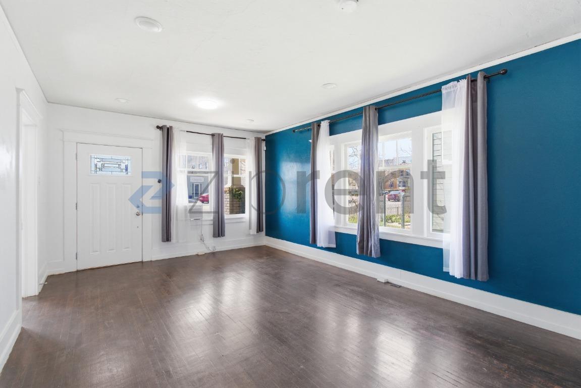 Building Photo - 423 Mill St