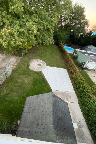 Building Photo - 1036 W 4th St