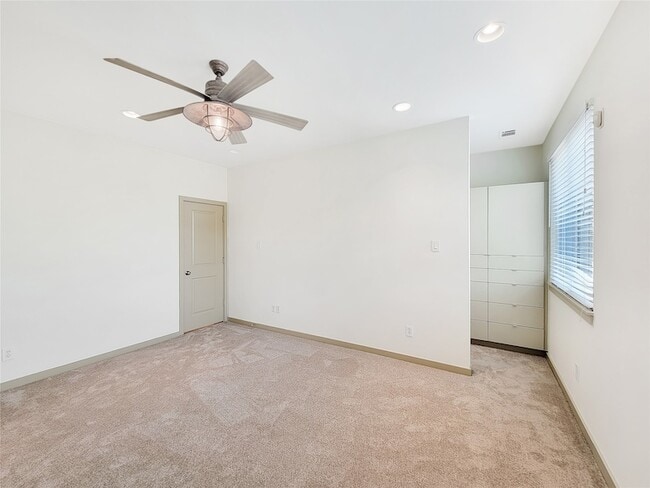 Building Photo - 321 E 20th St