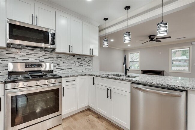 Building Photo - 2575 Barrylynn Dr