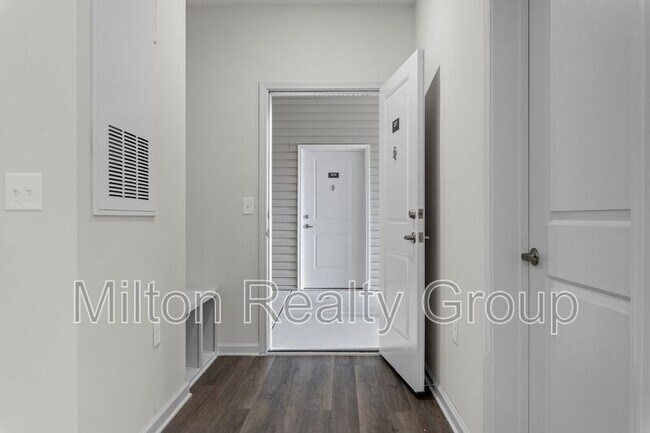 Building Photo - 120 Grove Cir