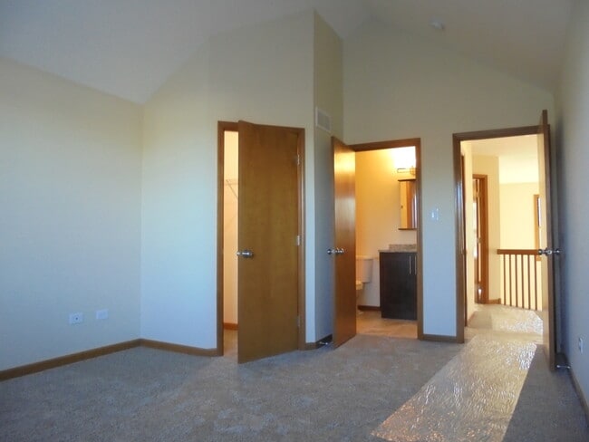 Building Photo - 736 Big Timber Dr