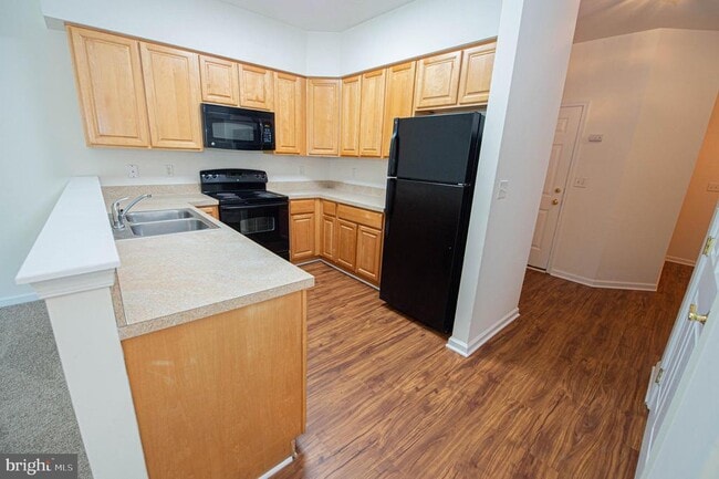 Building Photo - 420 Parkview Ct