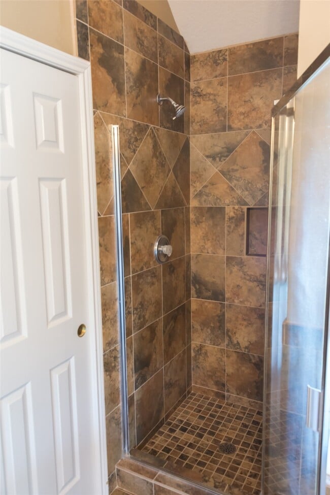 Building Photo - 25727 Bearborough Dr