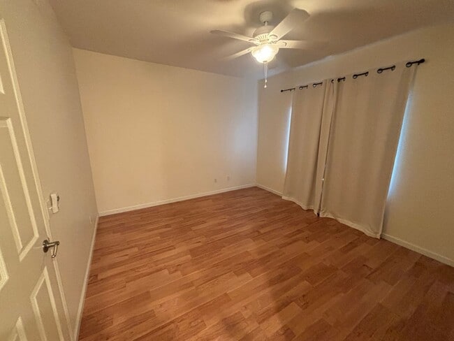 Building Photo - Charming 2-Bedroom Townhome in Valencia wi...