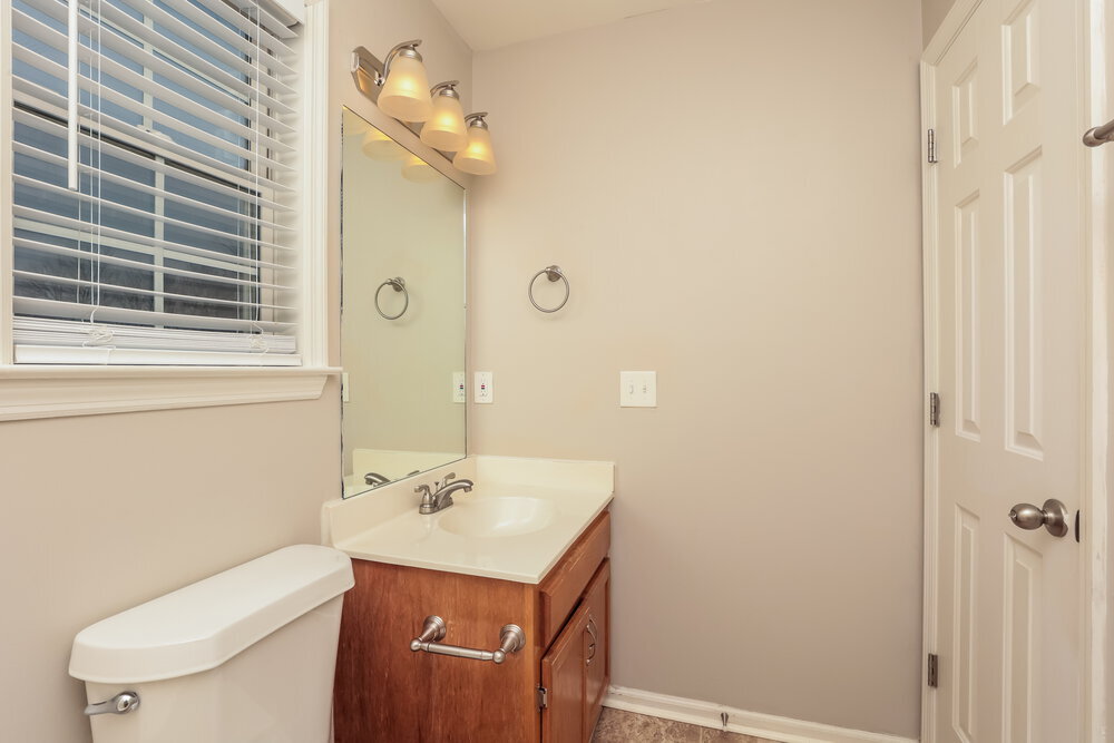 Building Photo - 2853 Sutherland Dr