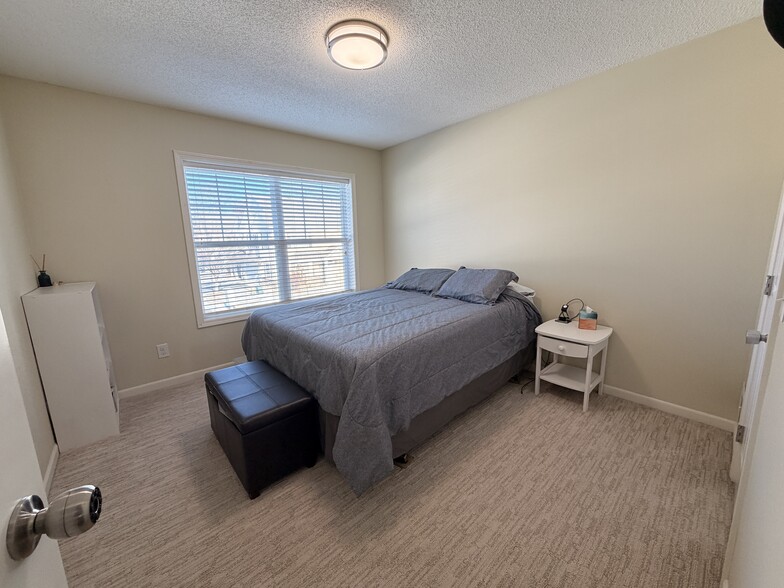 Building Photo - 515 W 84th St