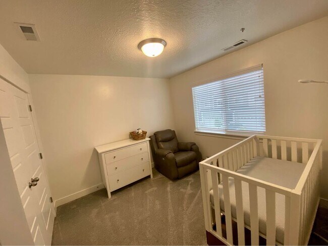 Building Photo - North Point Townhome