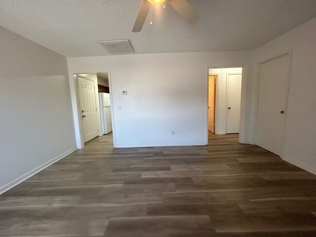 Building Photo - 1723 Stahl St