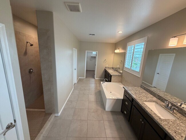 Building Photo - 1322 E Gemini Pl