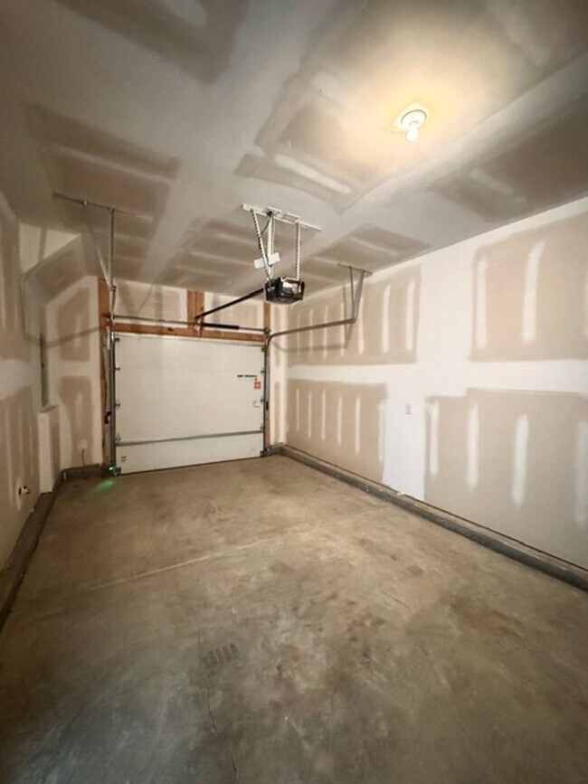 Building Photo - 10316 Guardian Dr