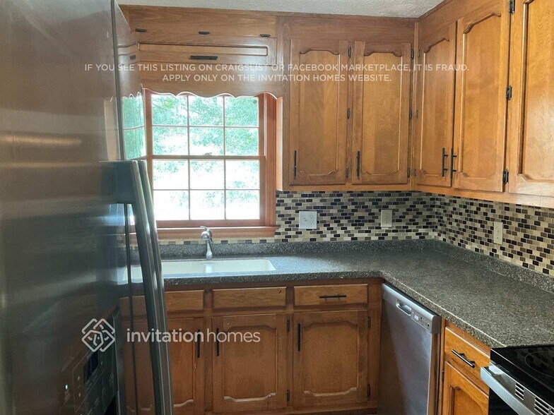 Building Photo - 3000 Meadow Ct