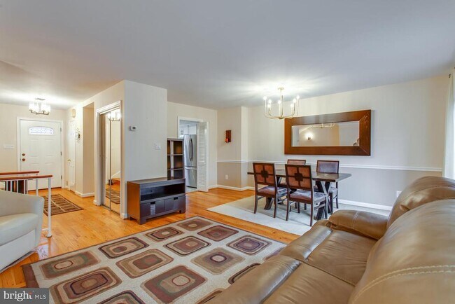 Building Photo - 6063 Hardwick Pl