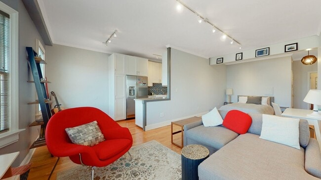 Building Photo - GORGEOUS PACIFIC HEIGHTS TOP FLOOR UNIT WI...
