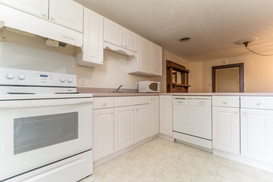 Building Photo - 710 Phillips Ave