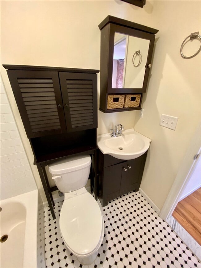 Building Photo - 149 Grand St