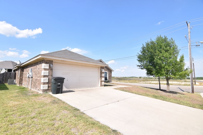 Building Photo - 3501 Salt Fork Dr