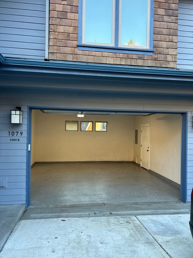 Building Photo - 1079 NW Quincy Ave