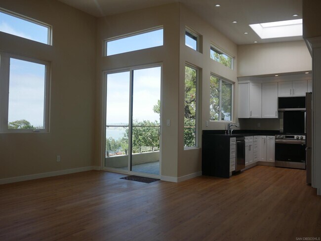 Building Photo - 1637 Kearsarge Rd