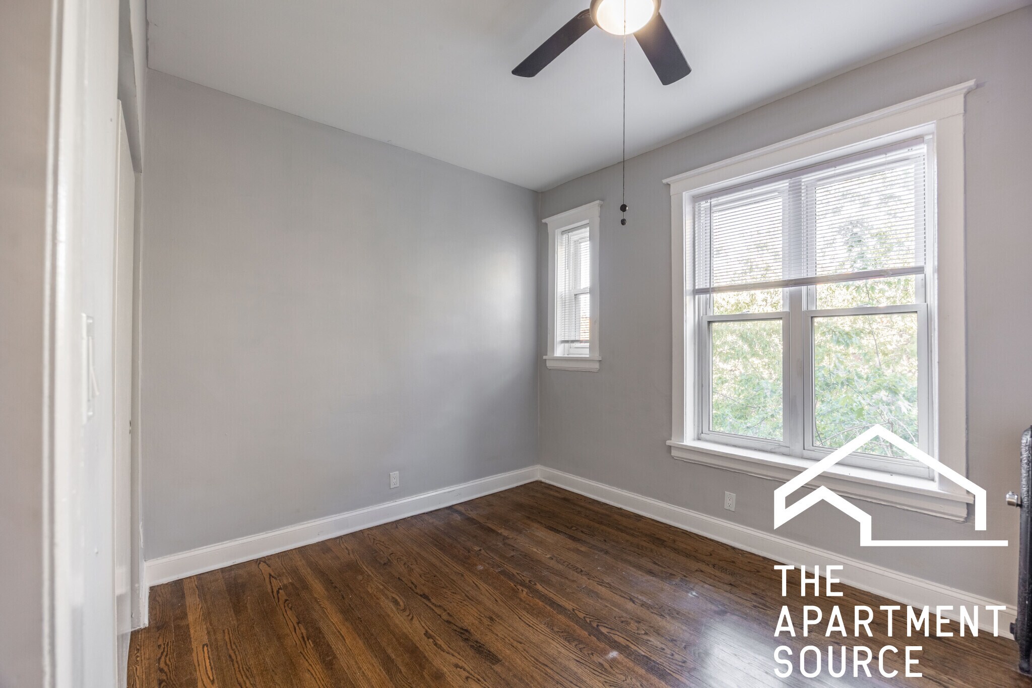 Building Photo - 6259 N Lakewood Ave