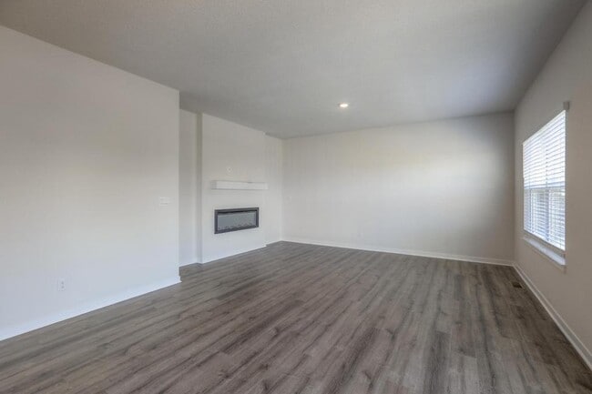 Building Photo - 1611 Maci St