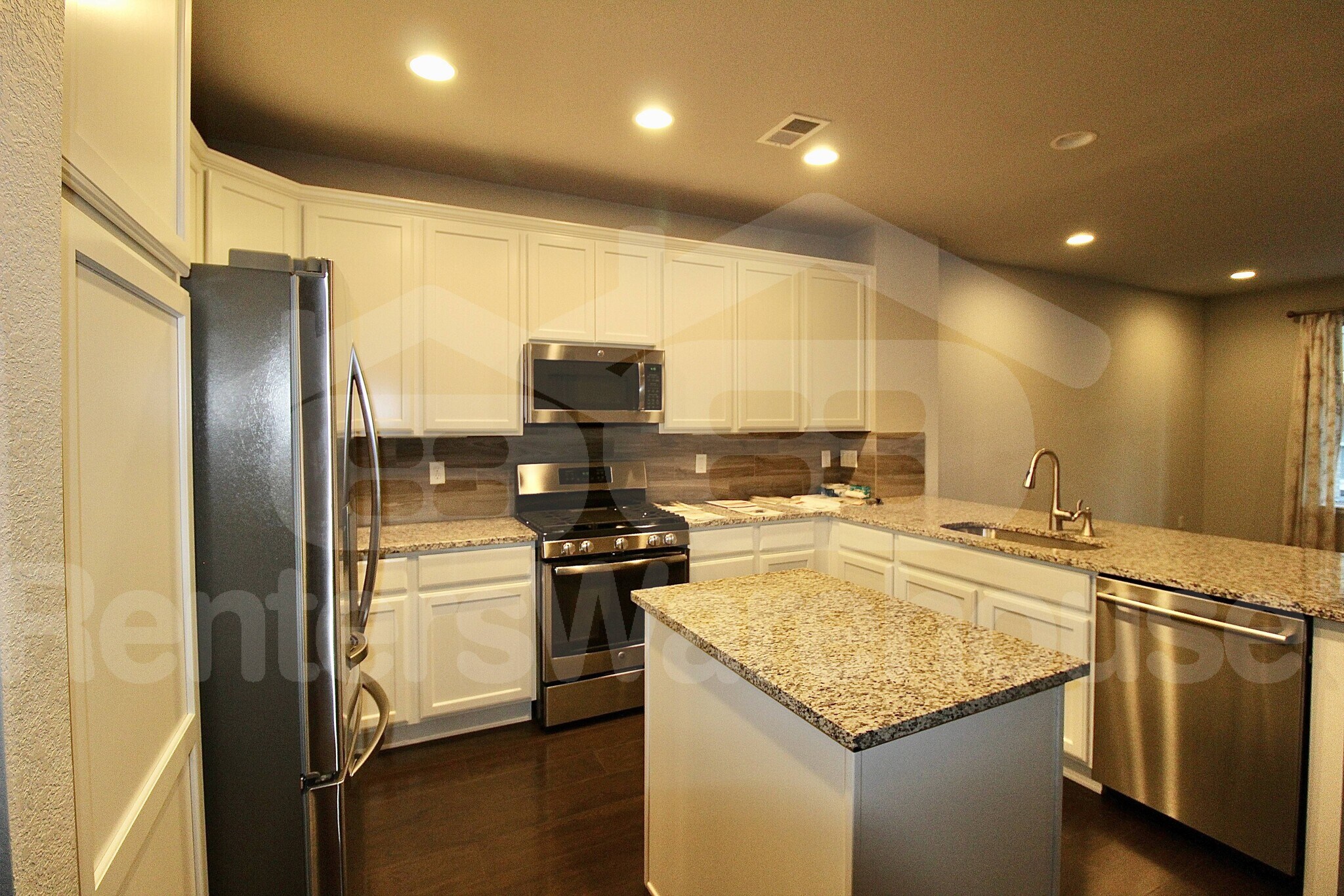 Building Photo - 8966 E Caley Way