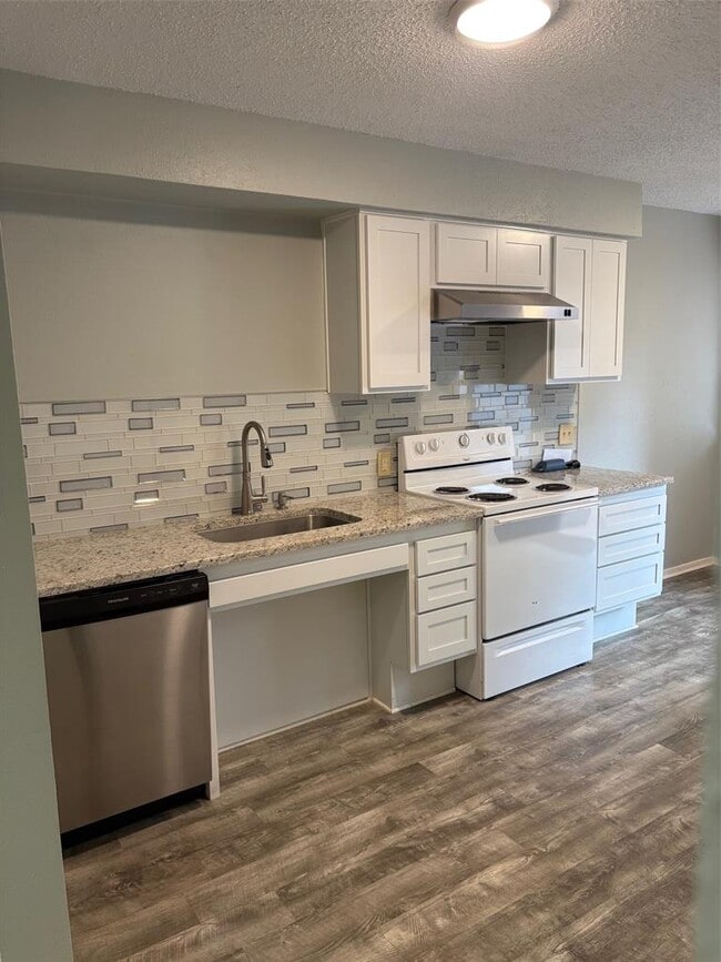 Building Photo - 317 W William Cannon Dr