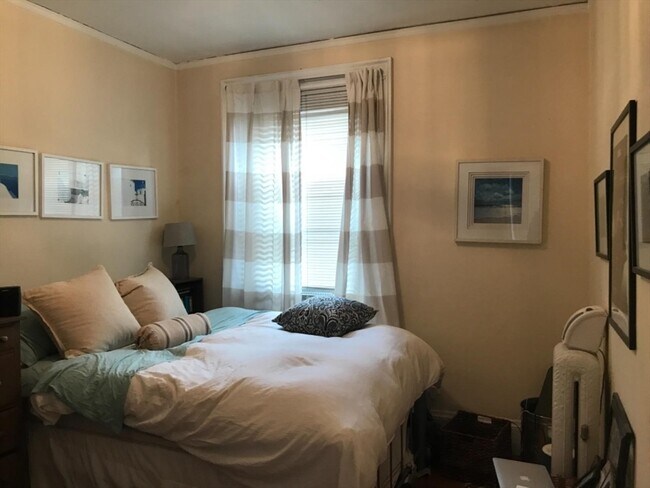 Building Photo - 423 Marlborough St